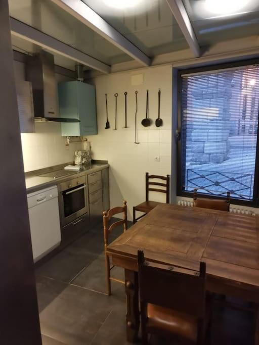 Casa Bajo El Acueducto Con Plaza De Garaje Segóvia Exterior foto
